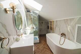 Гостиница АнглитерЪ Вологда Джуниор Сюит Сьюпериор мансардный-4