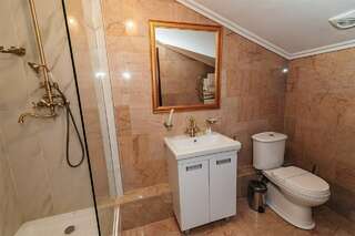 Гостиница АнглитерЪ Вологда Джуниор Сюит мансардный-11