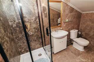 Гостиница АнглитерЪ Вологда Джуниор Сюит Семейный мансардный-6