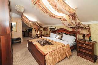 Гостиница АнглитерЪ Вологда Джуниор Сюит Семейный мансардный-3