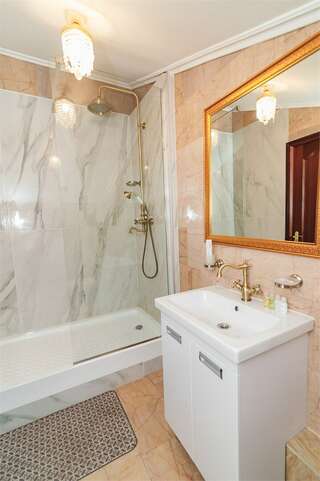 Гостиница АнглитерЪ Вологда Джуниор Сюит мансардный-10