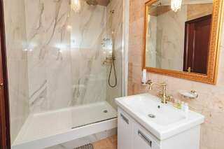 Гостиница АнглитерЪ Вологда Джуниор Сюит мансардный-9